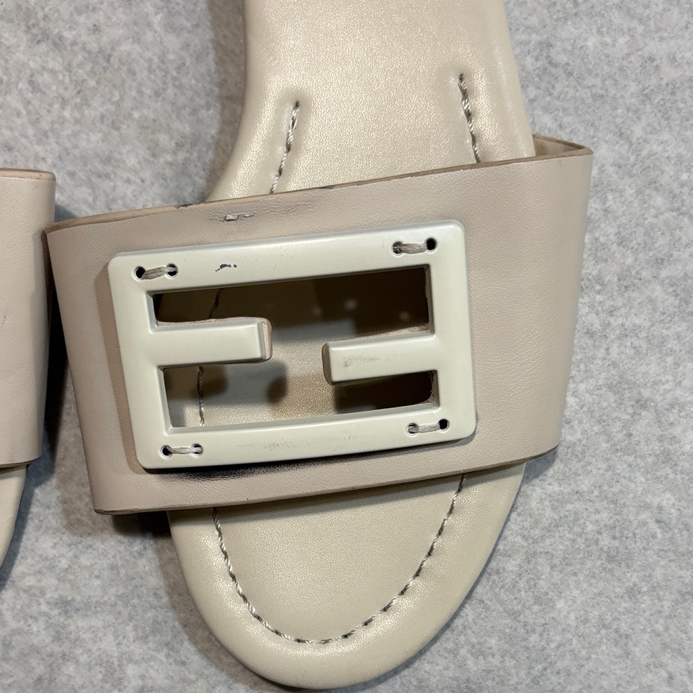 Fendi Women's Cream Slide Sandals Type Size 35 - Picture 3 of 5